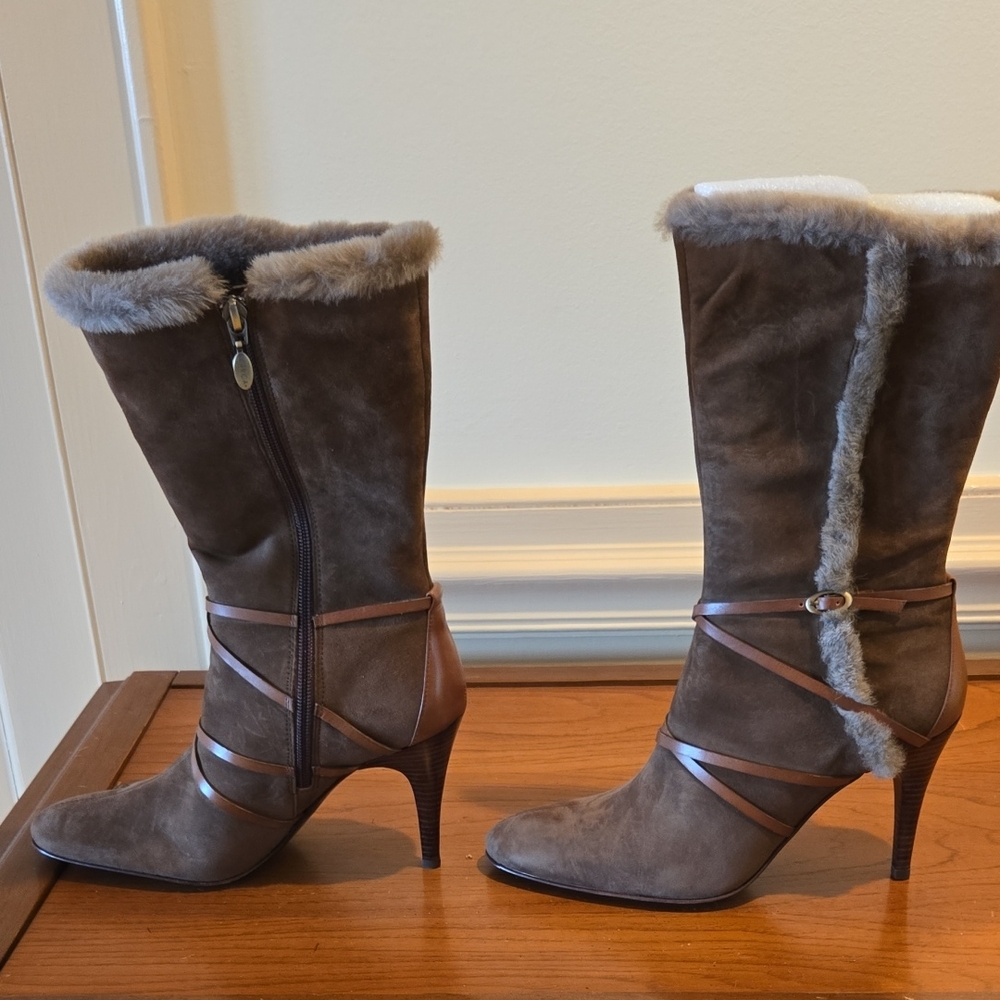 Elegant Shearling Lined Heeled Boots Never Worn!